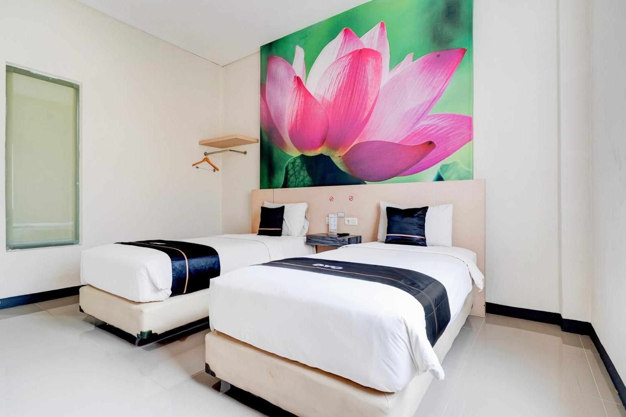 Townhouse Oak Cihampelas Near Ciwalk Formerly Promenade Hotel Bandung Exterior foto