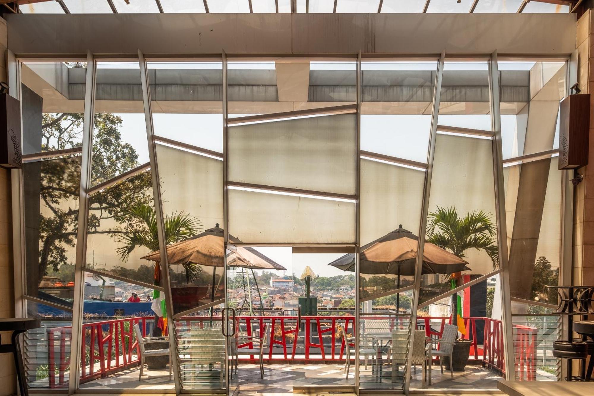 Townhouse Oak Cihampelas Near Ciwalk Formerly Promenade Hotel Bandung Exterior foto